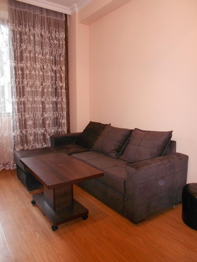 Ucha'S Apartment Batumi Exterior photo