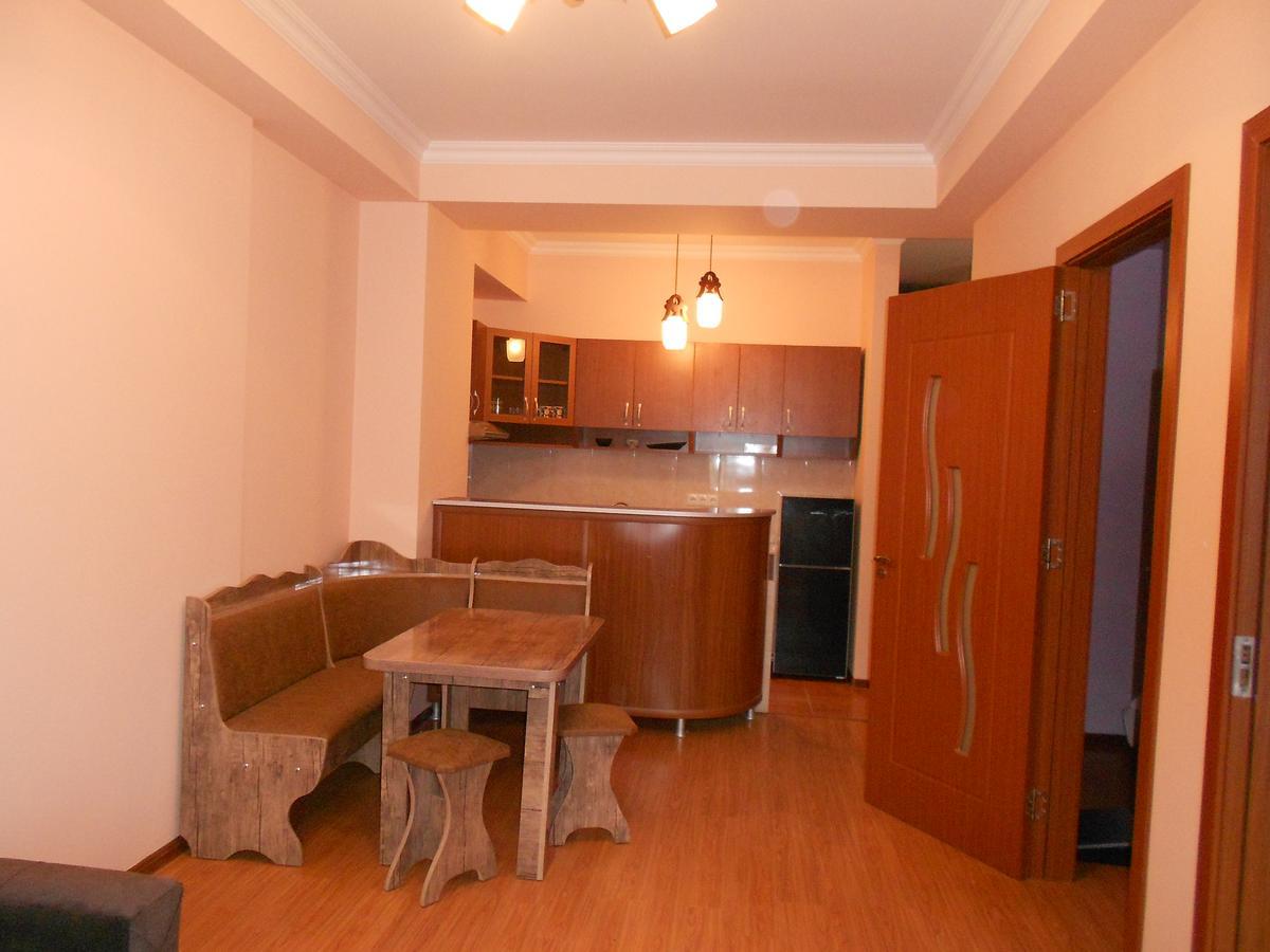 Ucha'S Apartment Batumi Exterior photo